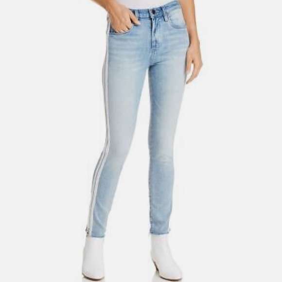 BLANKNYC The Great Jones Mid-Rise Zipper Trim Jeans - Picture 2 of 8